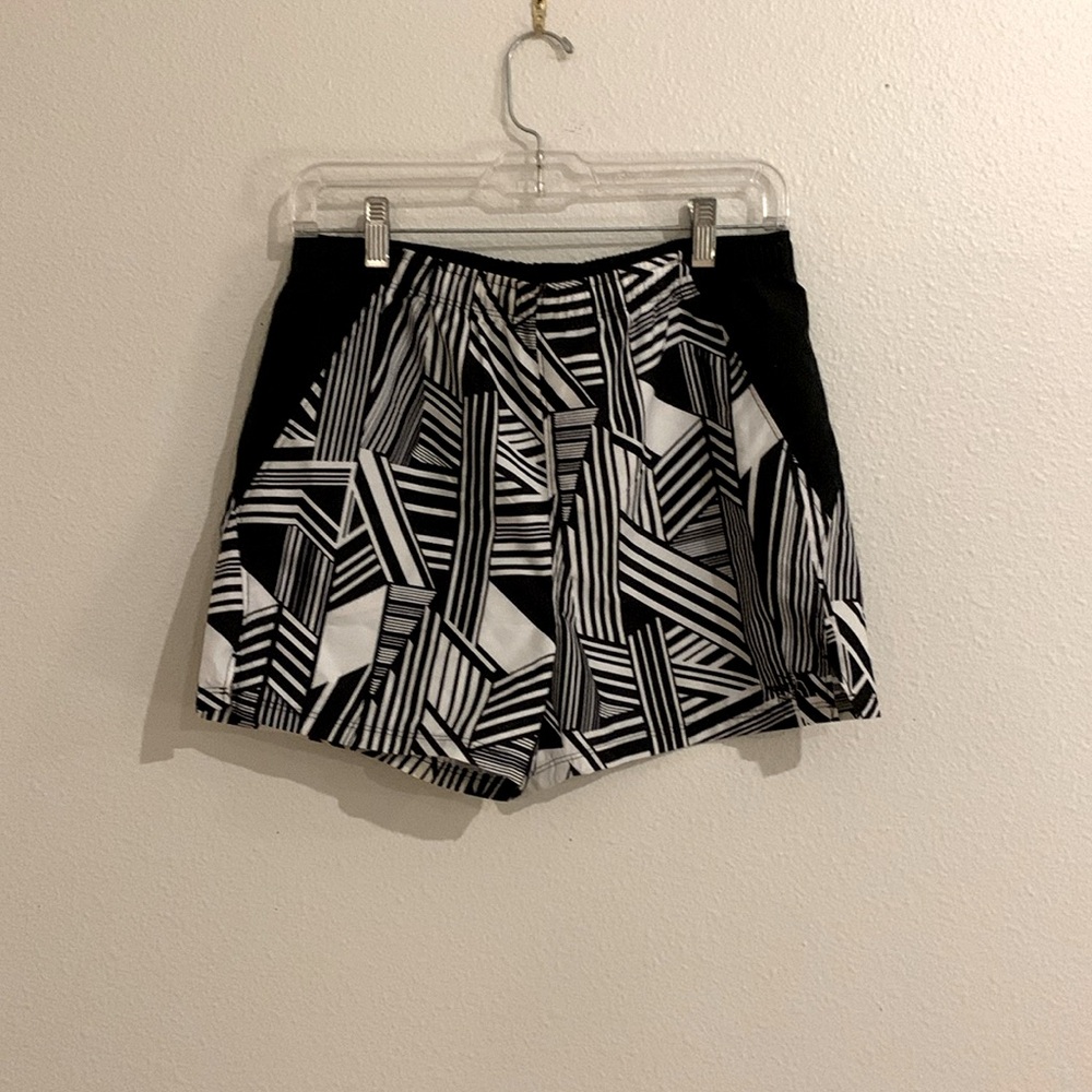 North Face Girls XL (18) FlashDry shorts